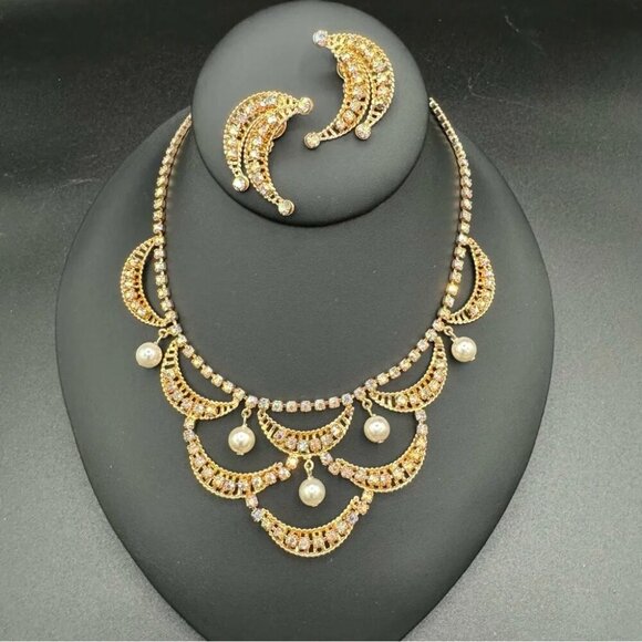 Vintage Stunning Crystal Rhinestone and Pearl Bib Necklace and Earring Set - Picture 13 of 16